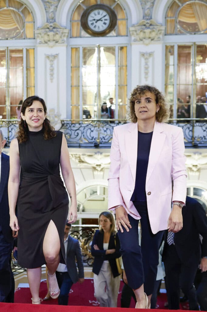 La cabeza de lista del PP a las elecciones al Parlamento Europeo, Dolors Montserrat e Isabel Díaz Ayuso, presidenta de la Comunidad de Madrid. EFE/ Chema Moya
