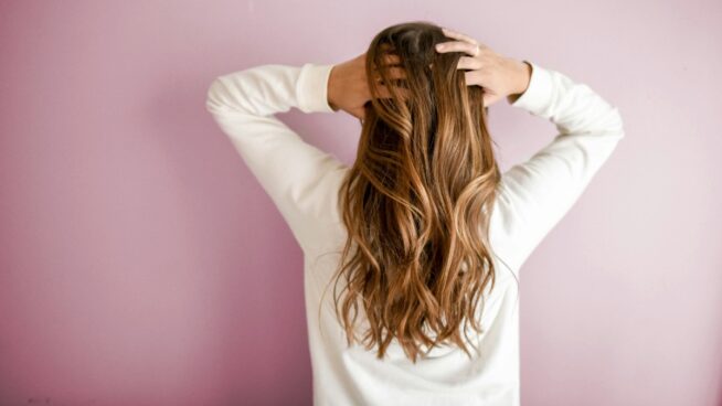 Las vitaminas que debes tomar si quieres tener el pelo sano y abundante (y evitar su caída)