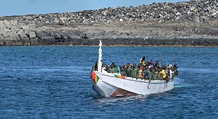 La inmigración irregular a Canarias se duplica mientras cae un 42% en el resto de la UE