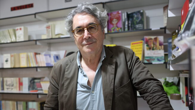 Entrada al salón de Trapiello (y otros invitados)