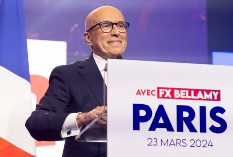 El partido conservador francés expulsa a su líder tras intentar pactar con Marine Le Pen