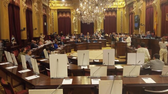 Marga Prohens expresa su «rechazo» por la polémica de Le Senne en el Parlament balear