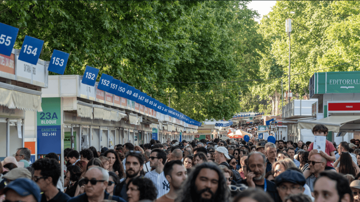 Reabre la Feria del Libro de Madrid tras desactivarse la alerta por fenómenos adversos