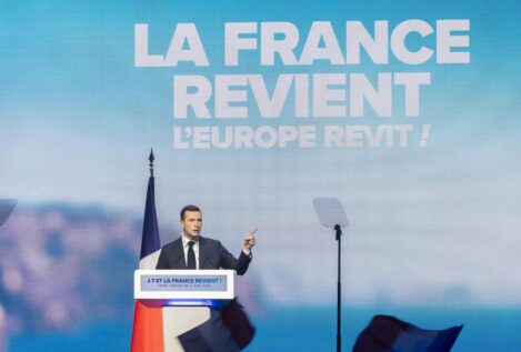 El partido de Le Pen arrasa en Francia y dobla en votos a la lista de Macron, según los sondeos