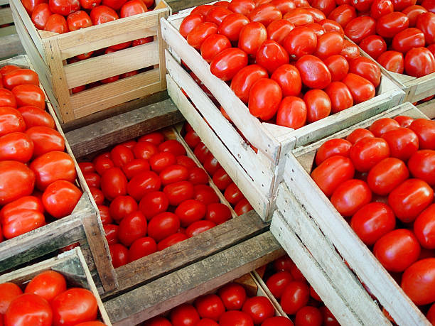 Cajas de tomates de pera. 
iStock