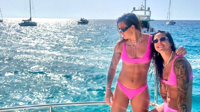 Jenni Hermoso y Misa Rodríguez, juntas de vacaciones en la playa (e insultadas)