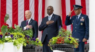 Biden indulta a militares condenados por tener relaciones homosexuales en el Ejército