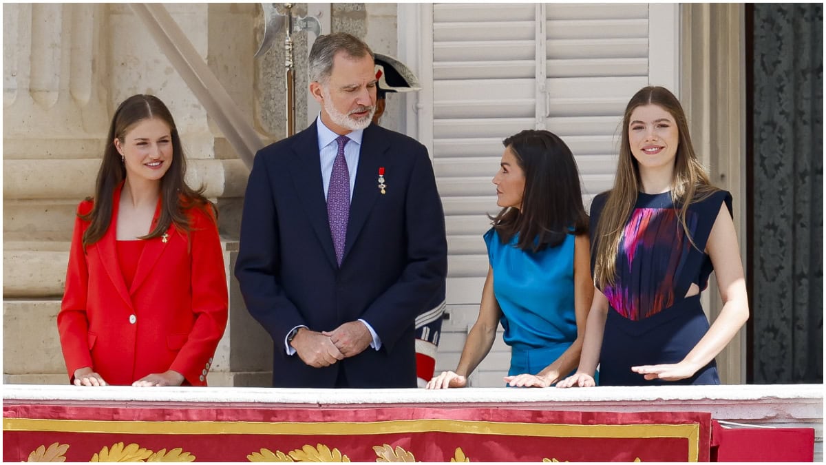 La imagen más esperada de los Reyes y sus hijas en el balcón: confesiones y looks repetidos