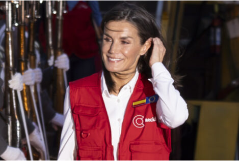 La reina Letizia llega a Guatemala visiblemente dolorida del pie: así será su viaje de cooperación