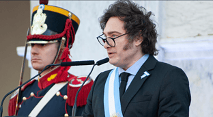 Milei prevé despedir a otros 50.000 funcionarios para «reducir el Estado a la mitad»