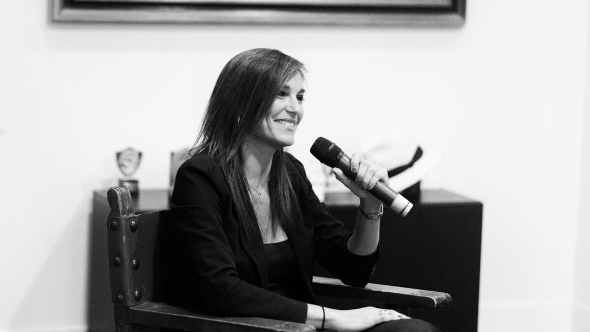 María José Solano y el beso agradecido a nuestros héroes