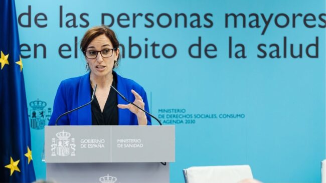 Mónica García anuncia un nuevo plan de Atención Primaria para retener el talento