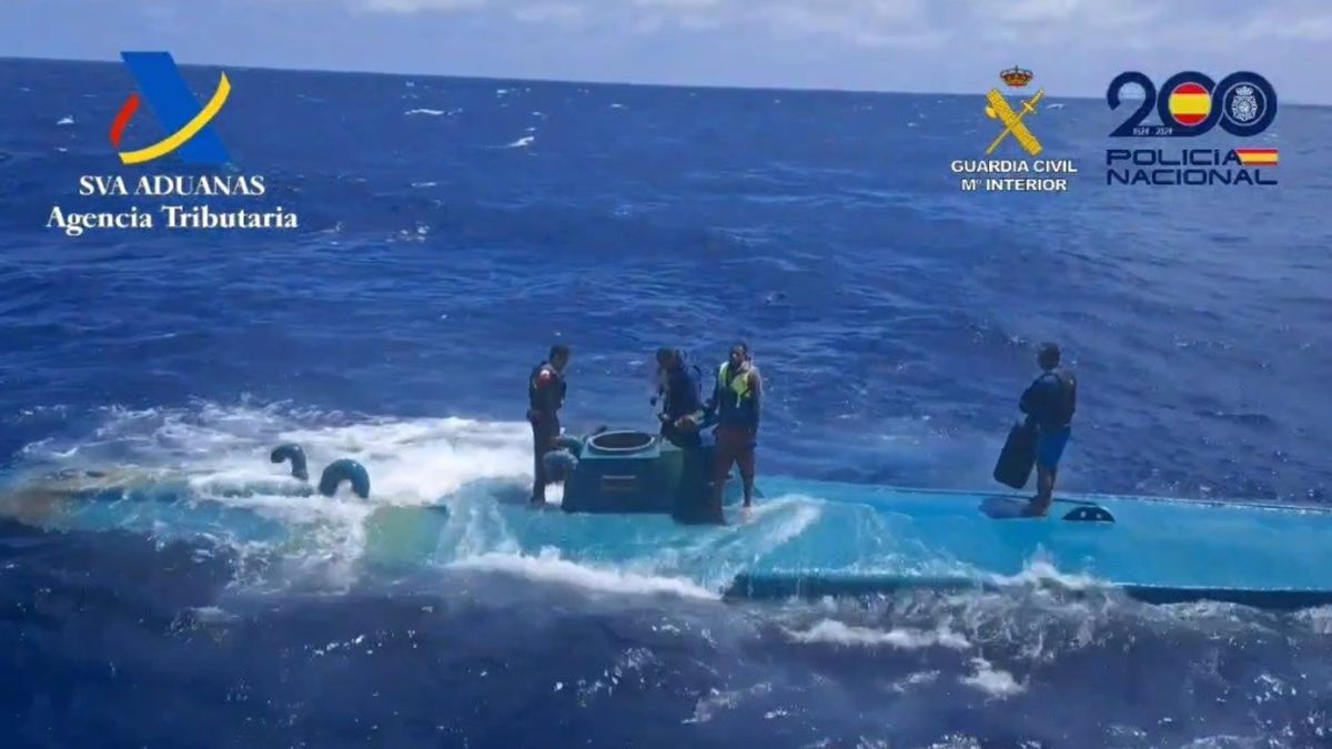 La Policía intercepta un narcosubmarino en Cádiz con cuatro tripulantes a bordo