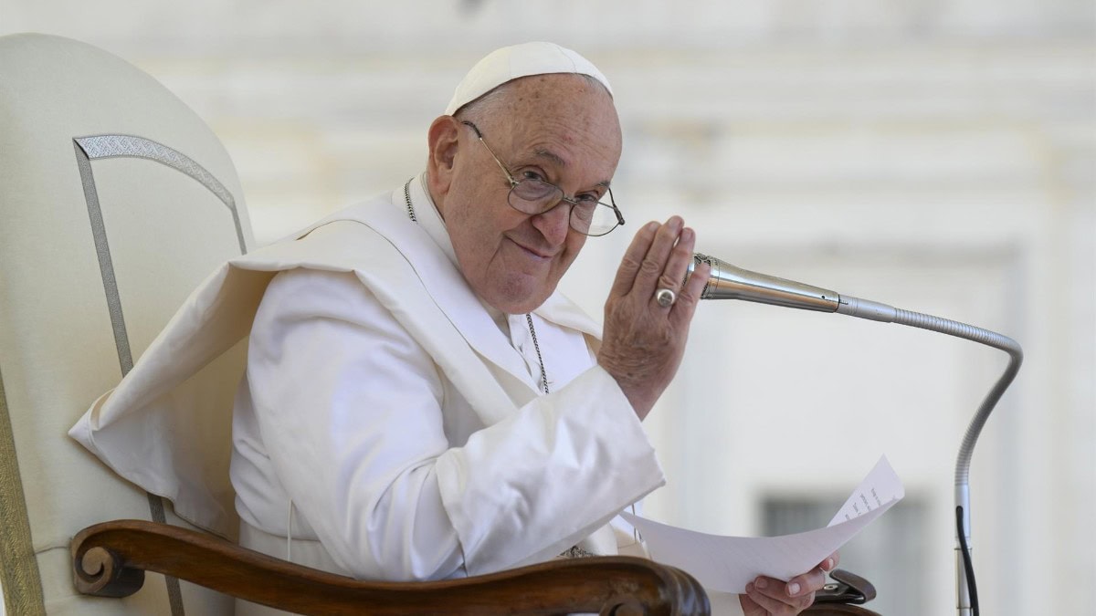El Papa asegura conocer a sacerdotes y seminaristas homosexuales «santos y célibes»