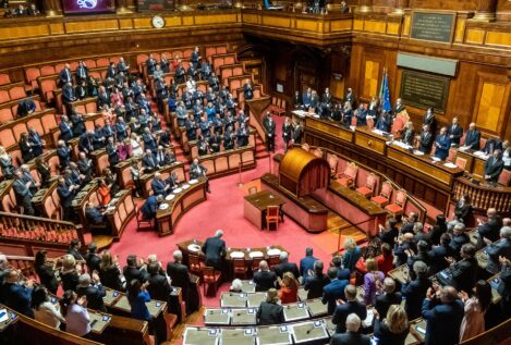 Suspenden a once diputados italianos por la trifulca en el Parlamento