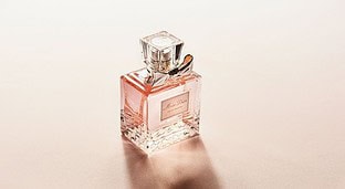 ¿Por qué no se debe guardar el perfume en el cuarto de baño?