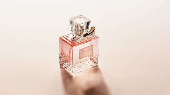 ¿Por qué no se debe guardar el perfume en el cuarto de baño?