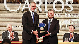 Felipe VI entrega el Premio Carlos V a Mario Draghi