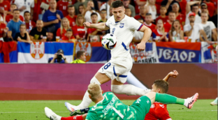 Dinamarca empata con Serbia y se enfrentará a Alemania en octavos de final de la Eurocopa