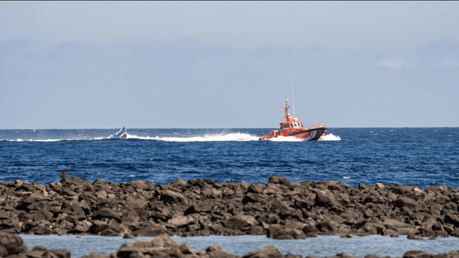 Rescatan a once magrebíes en una patera a nueve kilómetros de la costa almeriense