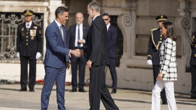 Sánchez felicita a Felipe VI por sus diez años «sirviendo a España» con «ejemplaridad»