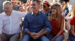 Pedro Sánchez reaparece con Begoña Gómez en un mitin del PSOE tras su citación judicial