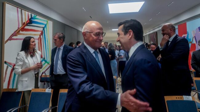 Torres y Oliu se ven ante el ministro Cuerpo por primera vez desde la OPA
