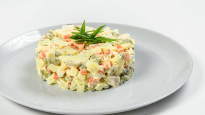 El truco de Karlos Arguiñano para hacer una ensaladilla diferente a la que conocías