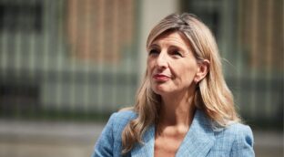 Trabajo afirma que la patronal se niega a reducir la jornada y dice que negociará con sindicatos