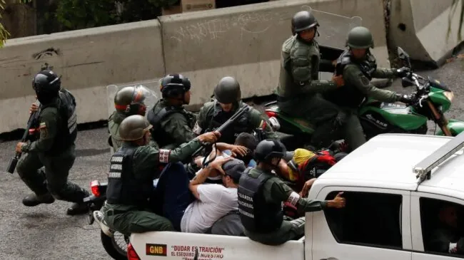 Los militares salen en defensa de Maduro: aumenta la represión en Venezuela