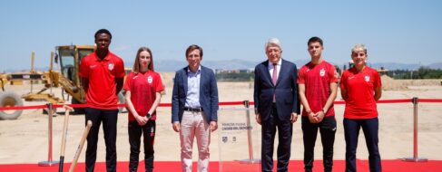 Almeida y Cerezo colocan la primera piedra de la Ciudad del Deporte junto al Metropolitano