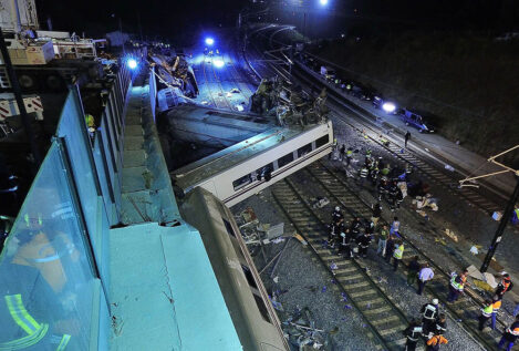 Prisión para el maquinista y el exdirector de seguridad de Adif por el accidente de Angrois