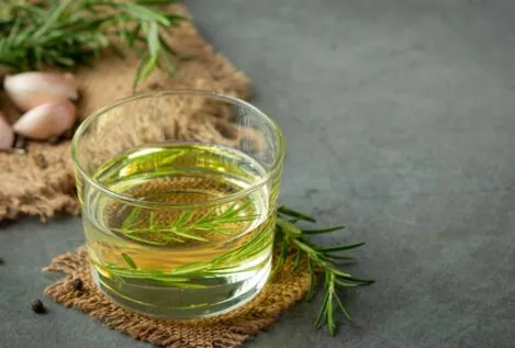 Agua de romero: la clave para un cabello sano y en constante crecimiento