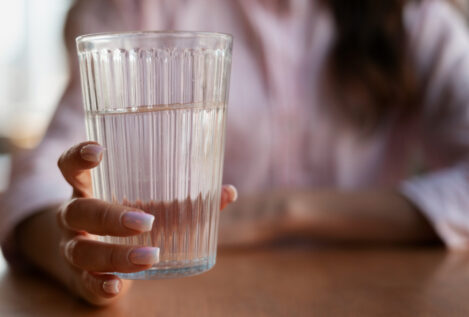 Fría, templada o caliente: ¿cuál es la forma más sana y recomendada de beber agua?