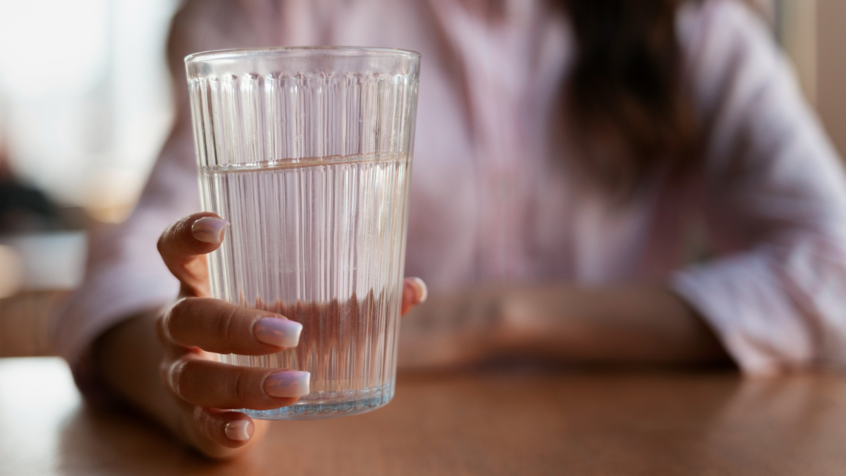 Fría, templada o caliente: ¿cuál es la forma más sana y recomendada de beber agua?