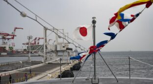 Dimite el jefe de la Marina japonesa por acceso no autorizado a información clasificada