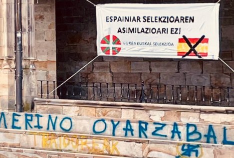 Aparecen pancartas contra los jugadores Merino y Oyarzabal en Elorrio: «Traidores»