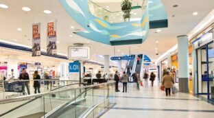 Las ventas en centros comerciales siguen en niveles récords tras subir un 5% hasta junio