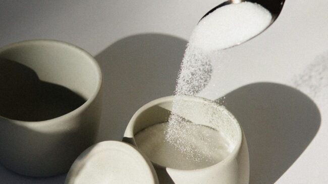 ¿Comer azúcar nos da hambre? Cinco estrategias para evitarlo, según Boticaria