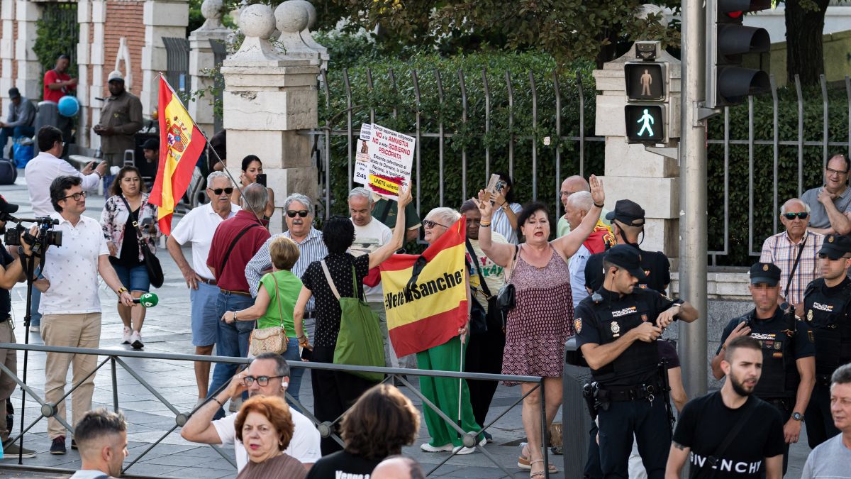 El abogado de Begoña Gómez dice que «está perfectamente, como las personas inocentes»