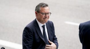 Feijóo pone al frente del Congreso del Partido Popular al número dos de Ayuso