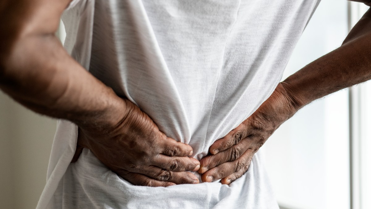 Estos son los cuatro ejercicios que recomienda un osteópata para evitar dolor de ciática