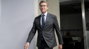 Feijóo busca un gesto de Edmundo González antes de que Sánchez regrese de China