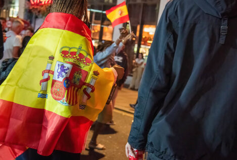 Bildu se abstiene de condenar la agresión a una joven que portaba una bandera de España