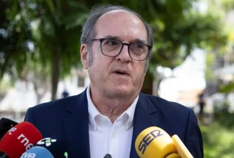 El Defensor del Pueblo ve con «dolor» la acogida a menores inmigrantes en Canarias
