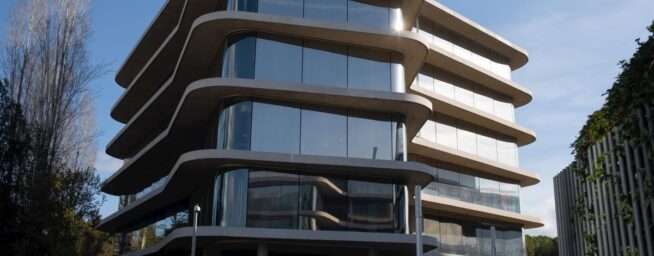 Grifols se desploma un 5,4% en Bolsa tras el anuncio de una demanda colectiva