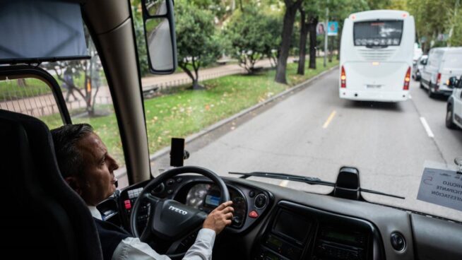 CCOO y UGT anuncian una huelga general de transporte por carretera en octubre