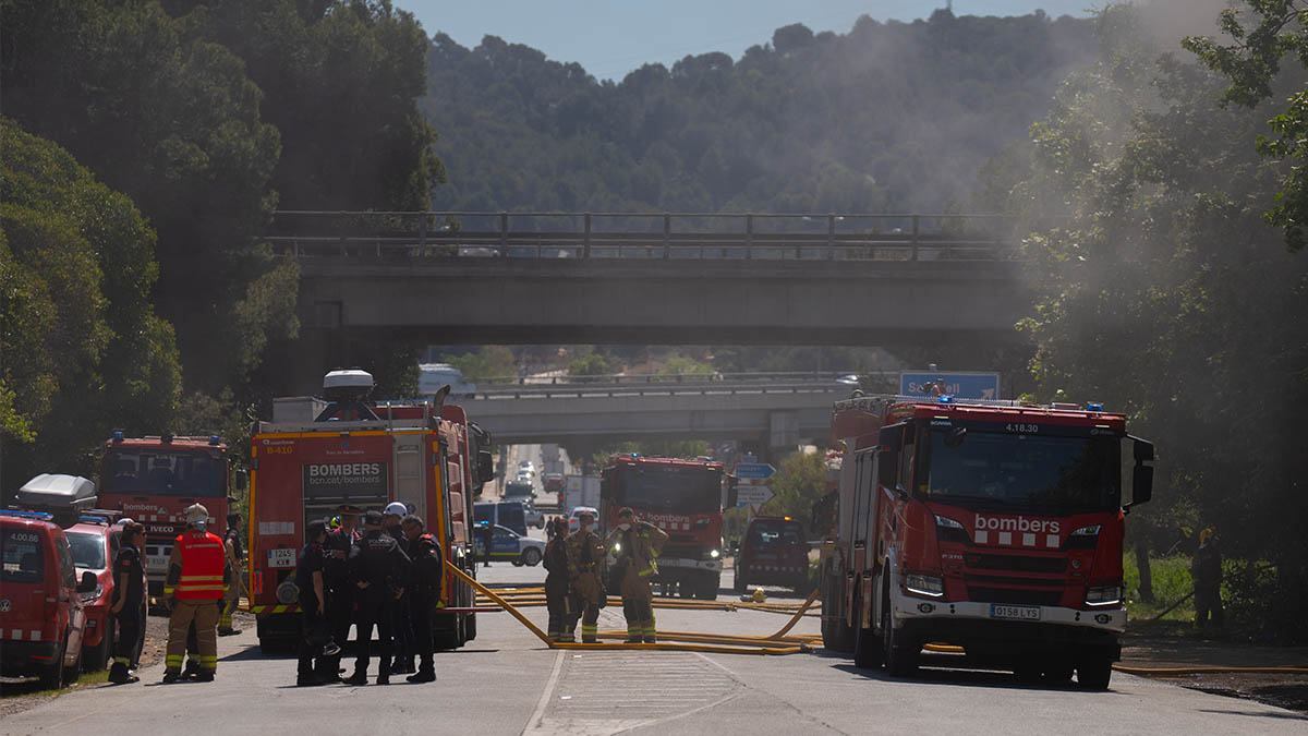 Tres heridos críticos en un accidente de un autobús en un túnel en Barcelona