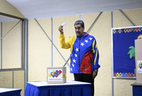 Nicolás Maduro promete respetar los resultados electorales tras votar en Caracas