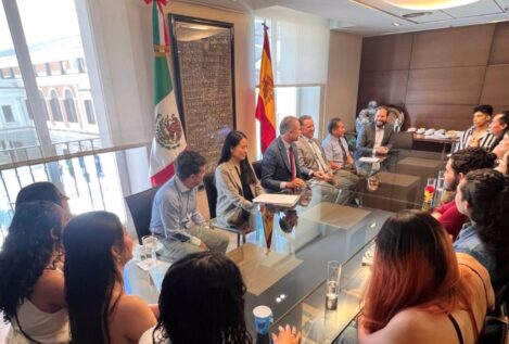 La Embajada de México asiste a los mexicanos de 'Malinche' y se desliga de las becas de Cano